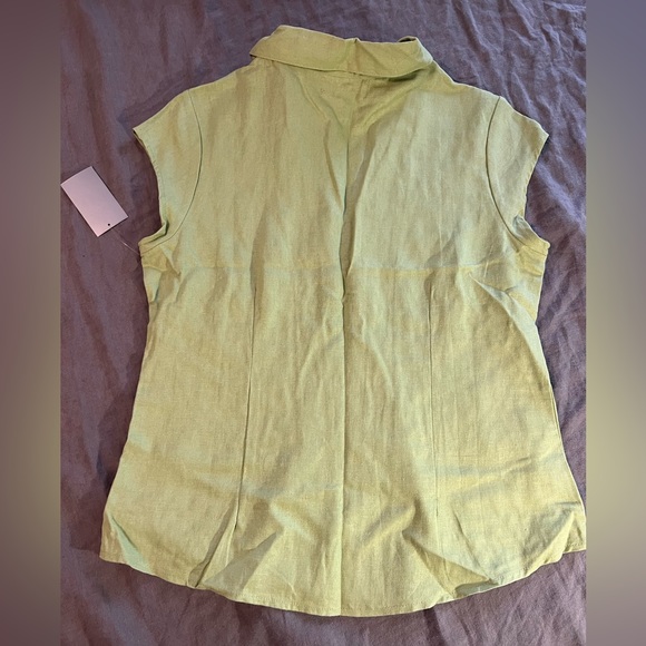 Buttons — Vintage Linen Blend Cap Sleeve Top - Picture 3 of 6